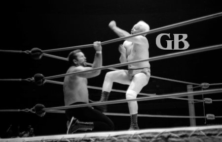 Ray Stevens delivers a vicious kick to a trapped Dutch Schultz in the corner of the ring.